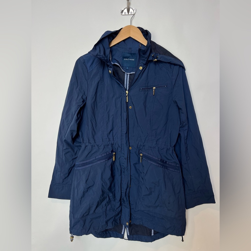 Cole Haan packable‎ hooded rain jacket in navy blue gold